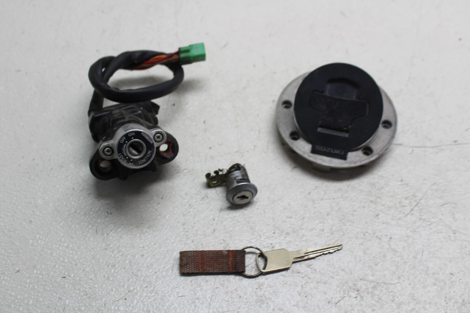 1999-2002 Suzuki Sv650s Ignition Lock Key Set W/ Gas Cap And Seat Lock