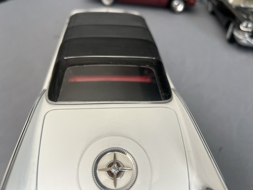 1961 IMPERIAL CROWN CONVERTIBLE, 1:18 Scale , SIGNATURE SERIES - Picture 12 of 18