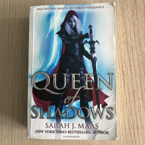 Queen of Shadows by Sarah J. Maas Bloomsbury Paperback Throne of Glass 5