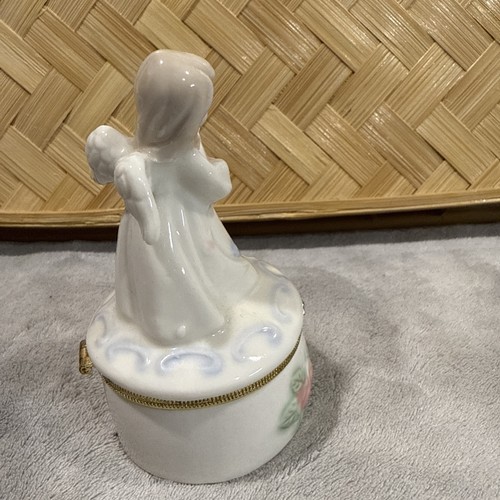 Caja de baratijas vintage con bisagras de ángel Greenbrier International  - Imagen 5 de 15