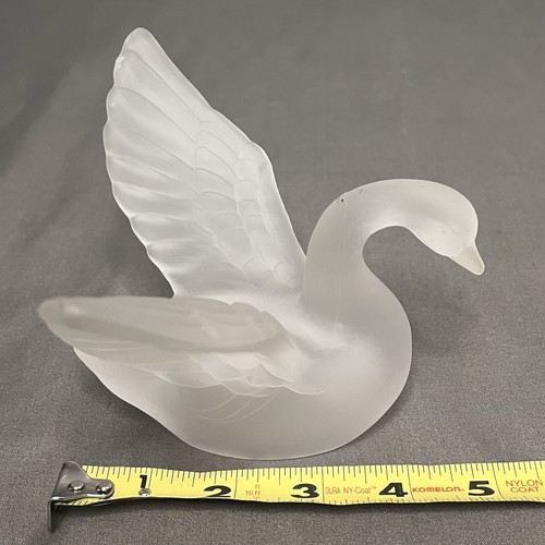 "Cisne de vidrio esmerilado de colección con alas extendidas 5,25 x 5,75 x 4,25""" - Imagen 8 de 9