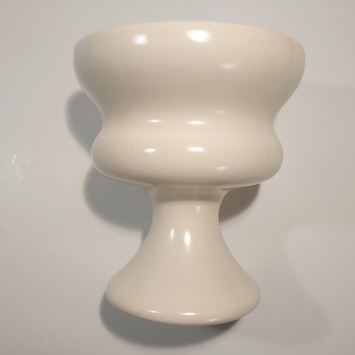 Haeger Art Pottery Ivory Pedestal Vase 5.5" Tall x 5" Diameter, Unblemished - Picture 4 of 6