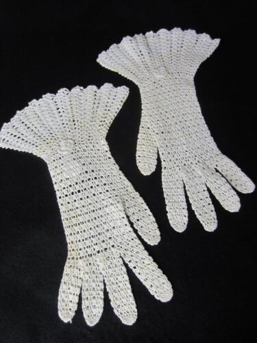*Vintage Ladies Gloves Crochet, Flare Fan Cuff, Of