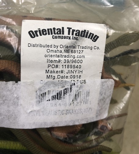 NEU im Paket Oriental Trading Company Vinyl realistische Schlangen Spielzeug 48 Stück - Bild 8 von 8