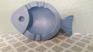 Vintage-J-Mann-Ceramic-Blue-Fish-Ashtray