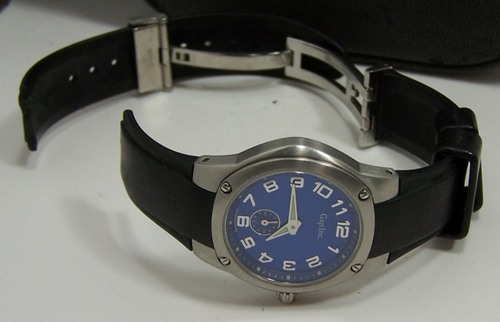 Preowned Women's Gap Inc. Watch with Case, New Battery - Runs - Picture 4 of 10