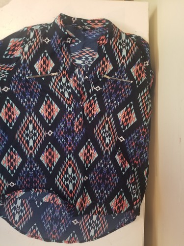 Time To Bloom Blouse Medium Blue Multi Geo Vnck 3/4 Roll Tab Slv HiLo Hem EUC - Picture 10 of 14