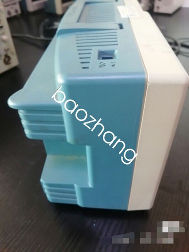 Tektronix TDS 1012B 100Mhz, 1GSa/s Oscilloscope without probe Accessories USED - Picture 4 of 7