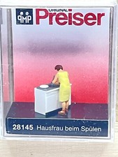 Preiser 28145 Hausfrau beim Spülen , HO 1:87  , NEU & OVP