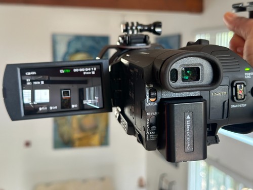 Sony FDR-AX700 4K Video Camera w/3 batteries, 64GB card, Vello bracket, cord + - Picture 12 of 13