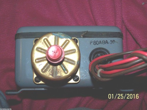 Johnson Controls Penn Proportional Band Pressure Control Model # P80ABA-30 - Picture 5 of 8