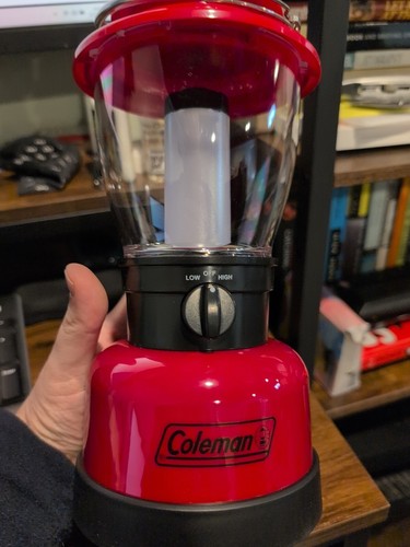 Coleman Carabineer Classic Personal Size Water-Resistant 400 Lumens LED Lantern - Picture 3 of 4