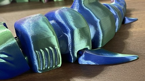 Neuer 3D-gedruckter, flexibler, artikulierender weißer Hai in mehrfarbig - Bild 4 von 13