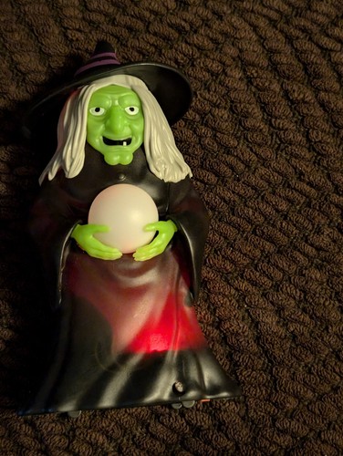 Halloween Motion Detection Witch with Laughing Sound & Lights LED Flashing - Picture 4 of 17