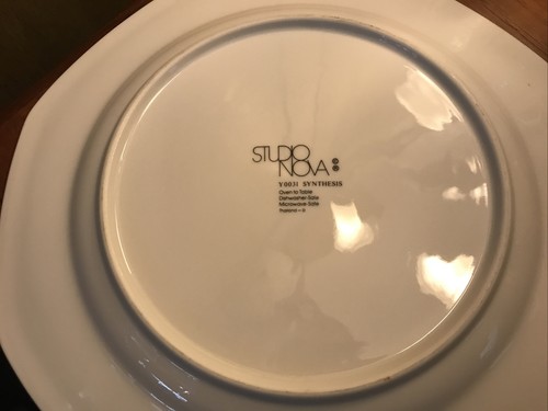 Pair of Studio Nova Synthesis Dinner Plates - Picture 3 of 3