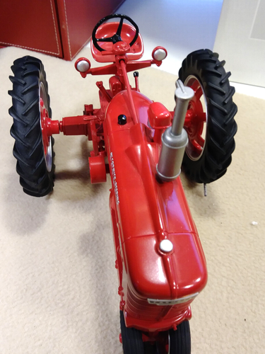 SPEC CAST McCormick Deering FARMALL M Ltd Edition BEST of SHOW Tractor Bank - Picture 8 of 12
