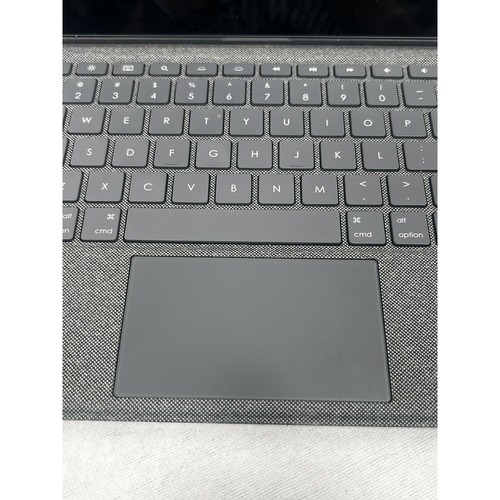 Apple iPad 8th Generation 32gb WiFi w/Logitech Combo Touch *READ* *SEE VIDEO* - Picture 7 of 10