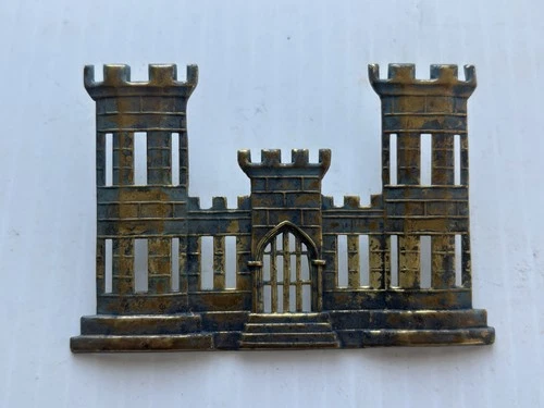 VINTAGE CIVIL WAR ENGINEERS CASTLE HAT INSIGNIA  BANNERMANS SURPLUS.