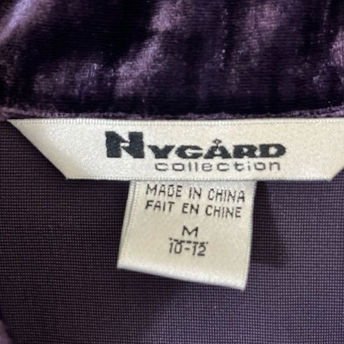 Top túnica cuello mandarín con ribete de lentejuelas de terciopelo púrpura colección Nygard - Imagen 3 de 7