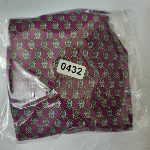 Brooks Brothers Makers Silk Tie Geometric Chain Snaffle Bit Pattern Maroon Green - Picture 5 of 5
