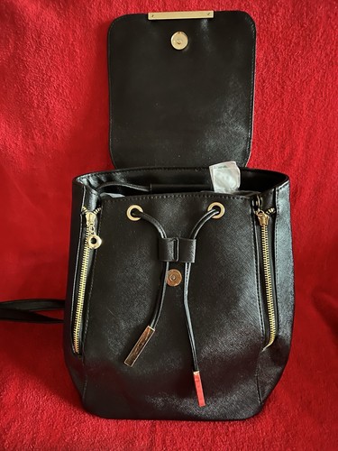 Mojoyce Mochila Negra Cartera Bolso de Hombro con Acentos Dorados Correas Ajustables - Imagen 6 de 9