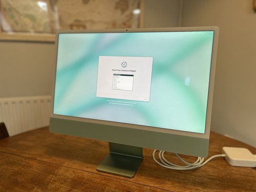 Apple iMac 24" M1, 8GB RAM, 256GB, niebieski. Stan doskonały. Nowe urządzenia peryferyjne!