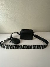 Borsa a tracolla piccola Steve Madden nera, tracolla con logo, zip/snap, marsupio
