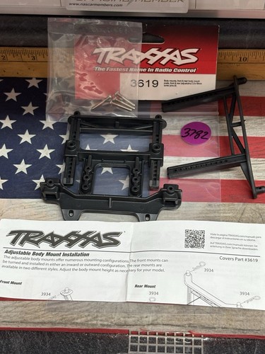 TRAXXAS 3619 Front & Rear Body Mounts NEW OPENED PACKAGE MISSING POSTS 2pc. - Picture 7 of 8