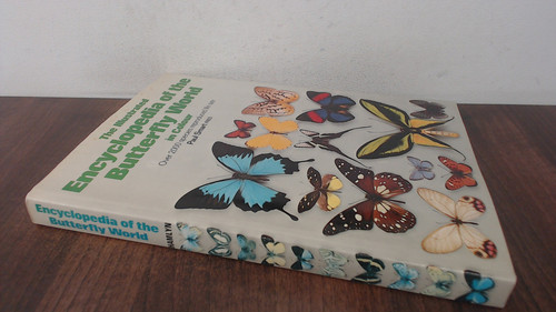 Illustrated Encyclopaedia of the Butterfly World: Over 2000 Speci - Picture 1 of 2
