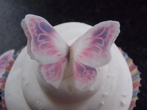 12 PRECUT Double White/Lilac Edible wafer paper Butterflies cake/cupcake toppers - Picture 6 of 6