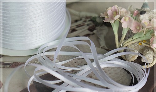 Cinta satinada de poliéster de una sola cara blanca blanquecina de 1/16"" 1/8"" blanca blanquecina roja para 500 yardas - Imagen 4 de 7