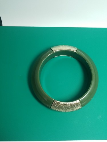 Vintage Dark Green Goldtone Accent Wide Plastic Lucite Chunky Bangle Bracelet - Picture 2 of 10
