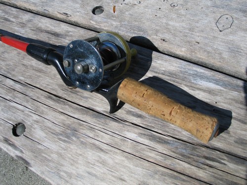 Vintage Wright & McGill Favorite Square Fiberglass Shaft fishing Rod with reel