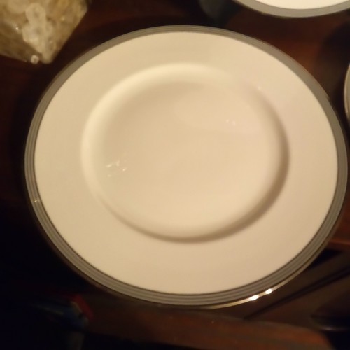 Kate Spade Lenox Parker Place Dinner Plates (27.5 cm) (3 Pieces) 10 7/8" - Picture 6 of 14