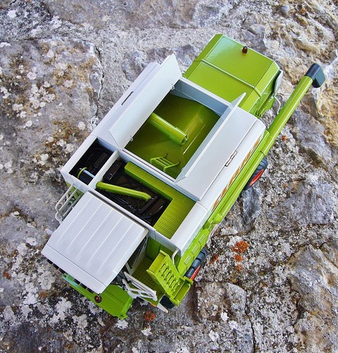 WIKING Claas Mähdrescher Commandor 116 CS + Schneidwerkwagen, M 1:32, # 077834 - Bild 7 von 8