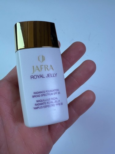 Jafra Royal Jelly Radiance Foundation Broad Spectrum SPF 20 - Sable D6 NEW - Picture 6 of 9