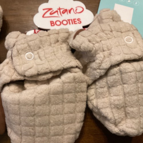 Zutano Baby Stiefeletten und Fleece Mütze Set-Haferflocken Farbe 12-M - Bild 3 von 4
