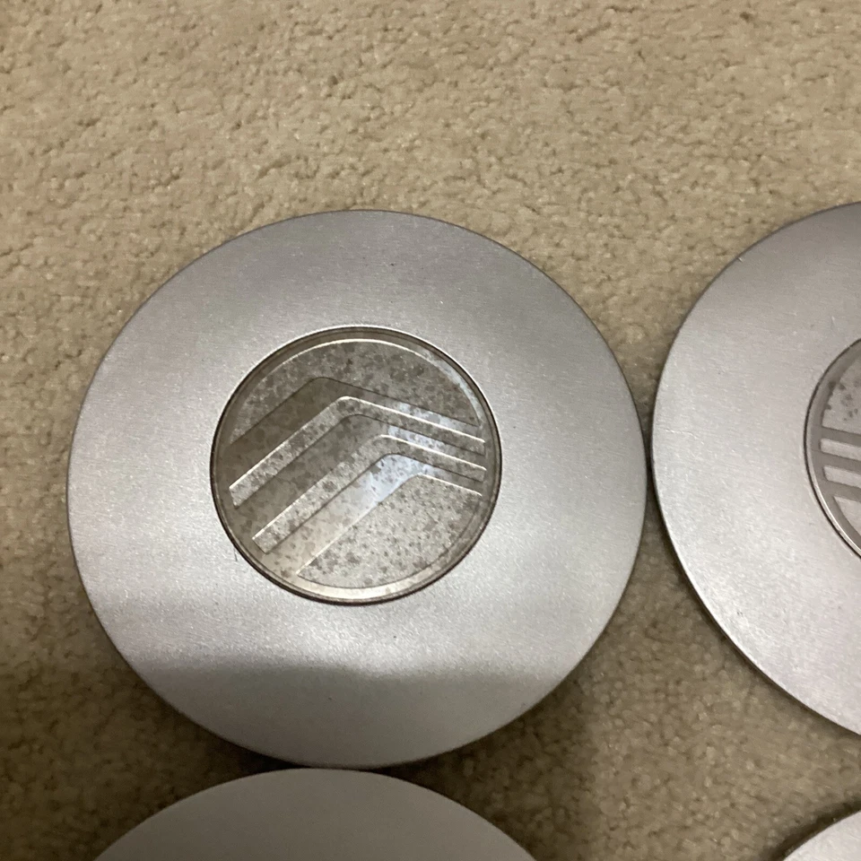 TAPA CENTRAL DE RUEDA MERCURY SABLE OEM ACABADO PLATEADO 1996-1998 F6DC-1A096-BA 4 piezas Foto 3 de 4