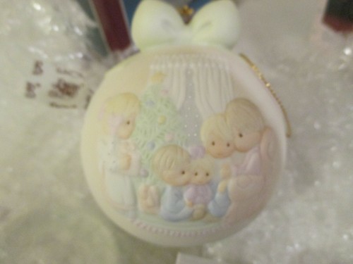 Precious Moments Obra Maestra Ornamento 1 y 2 1989-90 523062 Paz en la Tierra 523704 - Imagen 6 de 7