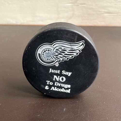 Wayne Gretzky Signed Detroit Red Wings Hockey Puck AUTOGRAPHED LA Kings HOF - Picture 11 of 13