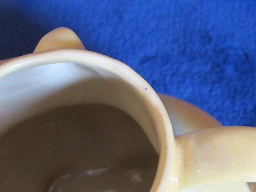 Jarra crema Shawnee Pottery Smiley Pig amarilla y azul - Imagen 2 de 8