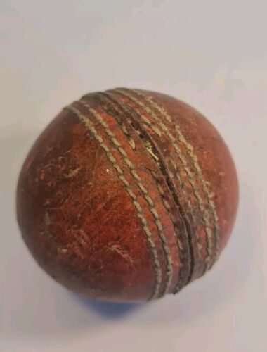 Vintage/Antique Authentic Red Leather Cricket Ball ~157g - Picture 4 of 5