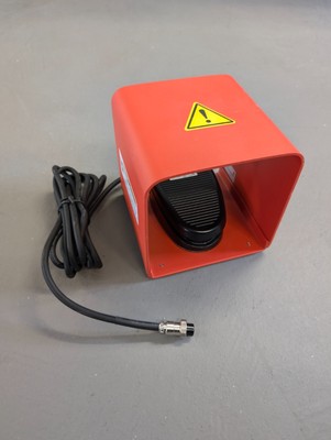 Linemaster FTSW-MQ004-01 Foot Guard  with JNKC SAC-A2210-03 Footswitch