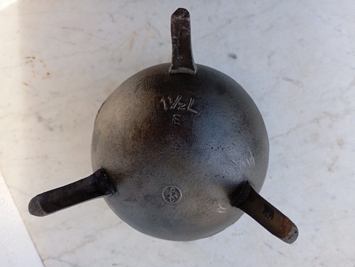 Antique 1-1/2 Litre in Cast Iron Cooking Genuine Gypsy Pot Cauldron 3 Legs & Lid - Picture 14 of 18