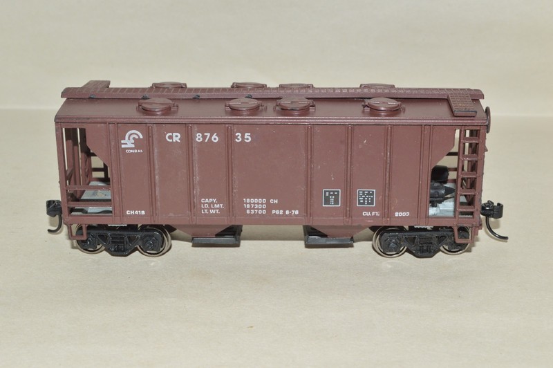 HO scale Roundhouse Conrail RR PS-2 2 bay covered hopper car train MW KD's