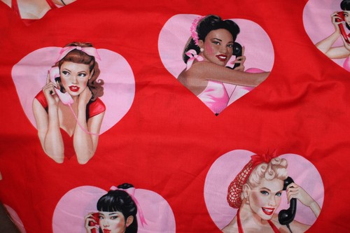 One Yard Glam Retro PIN UP Girls "Dial L-O-V-E" Red Hearts Alexander Henry 2021 - Bild 1 von 2