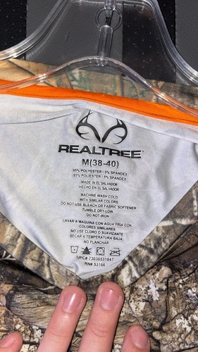 Pre owned Realtree Long Sleeve Camo Hunting Shirt good condition - Picture 3 of 3