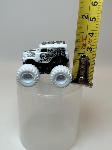 Monster Jam Mini Series 3 Truck Grave Digger White Monstertruck Spin Master - Bild 7 von 7