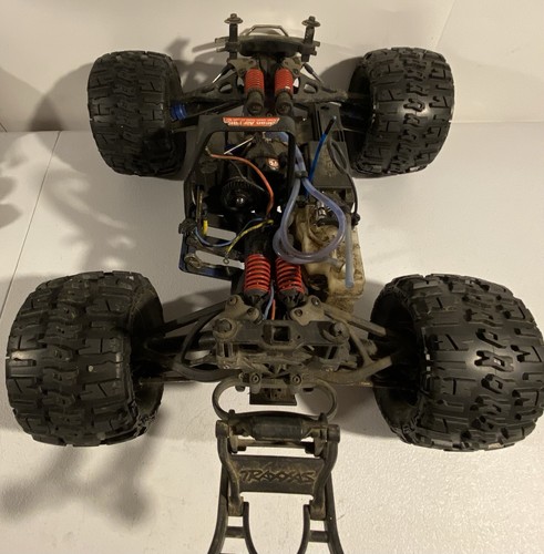 TRAXXAS REVO 3.3 Roller Chassis 1/10 4x4 Nitro Monster Truck - Picture 3 of 9
