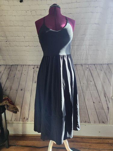 Athleta Elation Hybrid-Kleid mit V-Ausschnitt Damen Gr. S schwarz 601546 Midi UPF 50+ - Bild 3 von 9